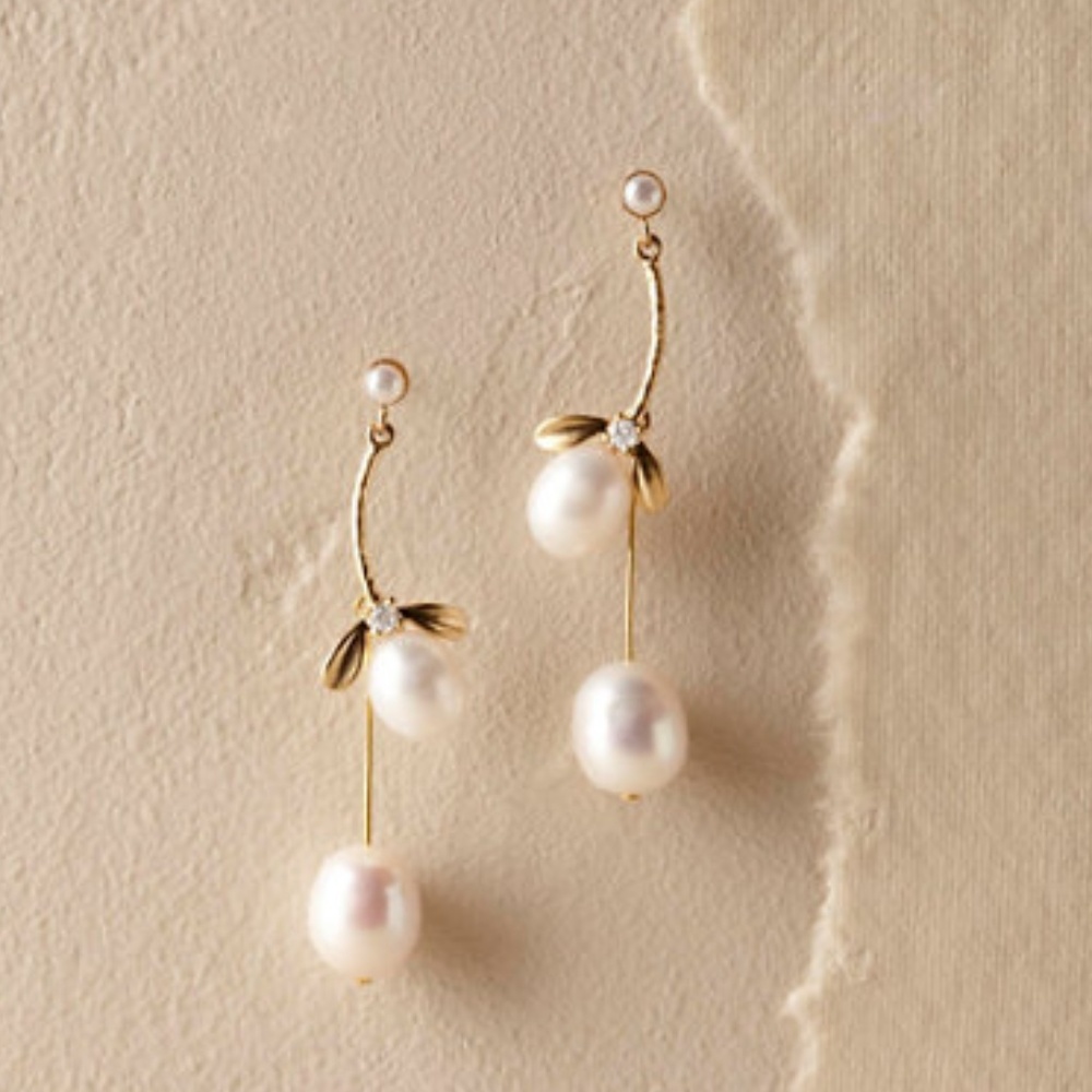 Pearl Blooms Earrings - BHLDN - Worn Once!
